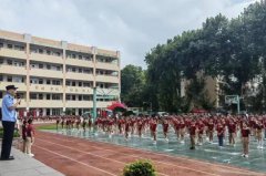 教育引导广大师生自觉遵守铁路安全相关法律法规