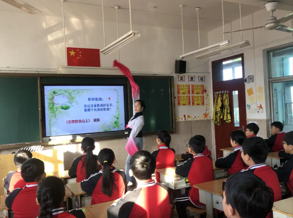 将课间一刻钟校园餐人工智能教育等变革转化为每一个学生健康监测